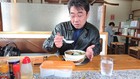 コージーの手つきが評論家ぶってる