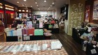 大きい土産店
