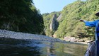 奥に見えるのが盾岩